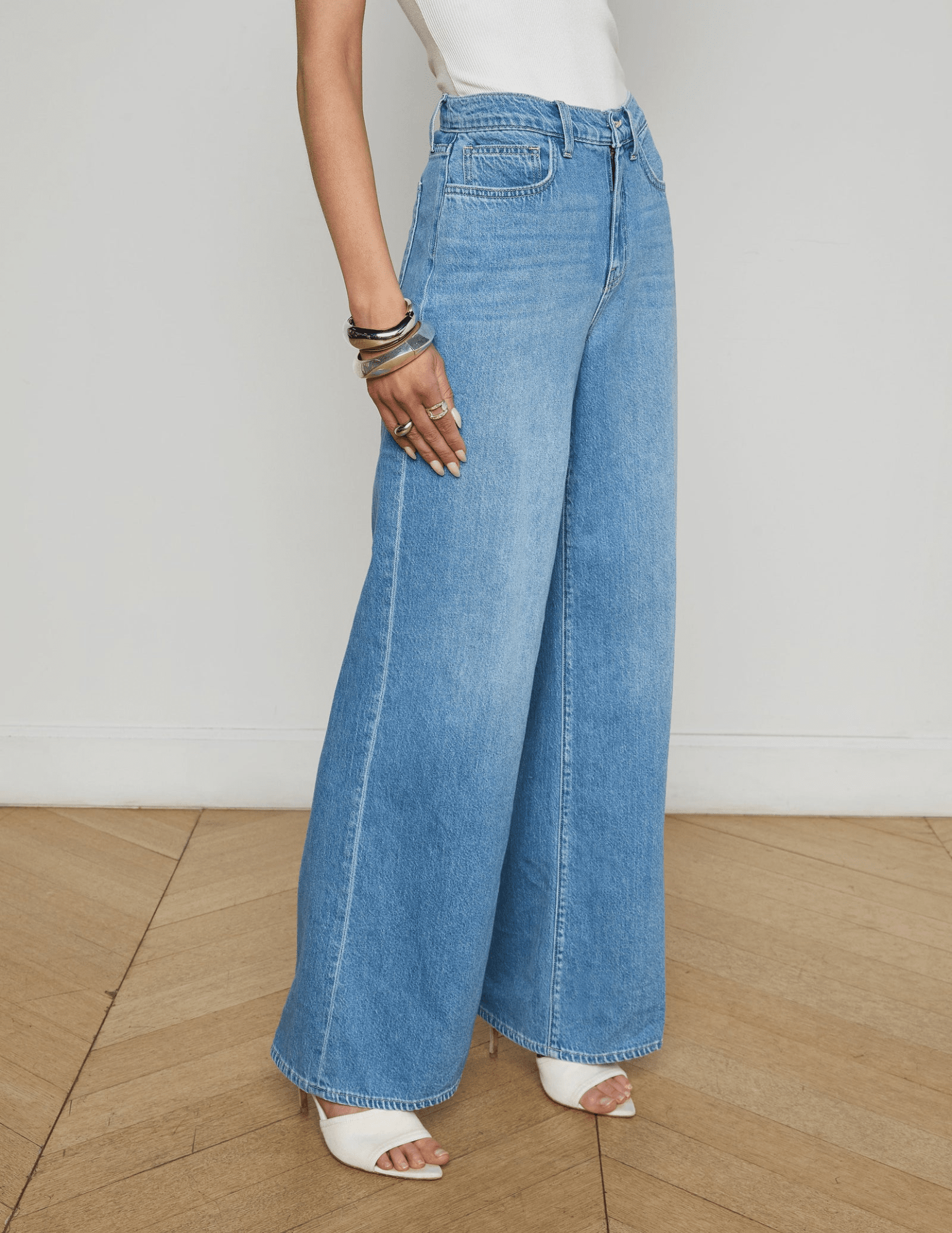 L'Agence - L'AGENCE Alicent High Rise Wide Leg Crop Jeans in Caster - Buy Online
