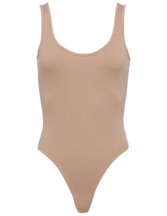 L’AGENCE Nica Scoop Neck Bodysuit in Cappuccino beige, flat lay front view on white background.