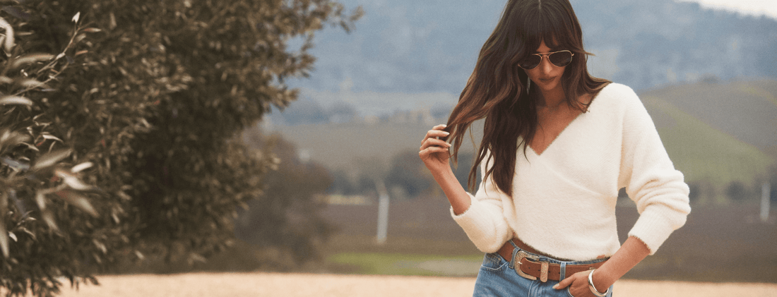 'AGENCE Kumi Cropped Fitted Jacket in Black cherry 