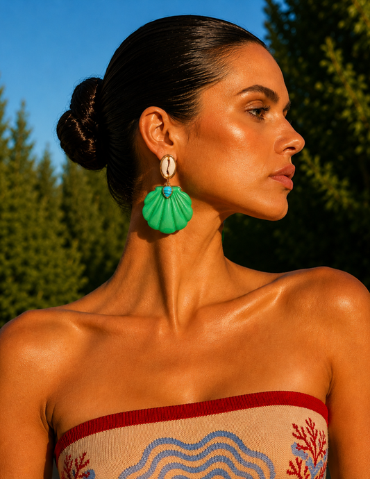 St. Barths La Robe Adrina Puka Seashell Earring in Kelly Green