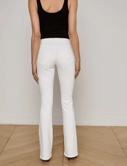 L'AGENCE Cara Low-Rise Bootcut Jeans in Blanc