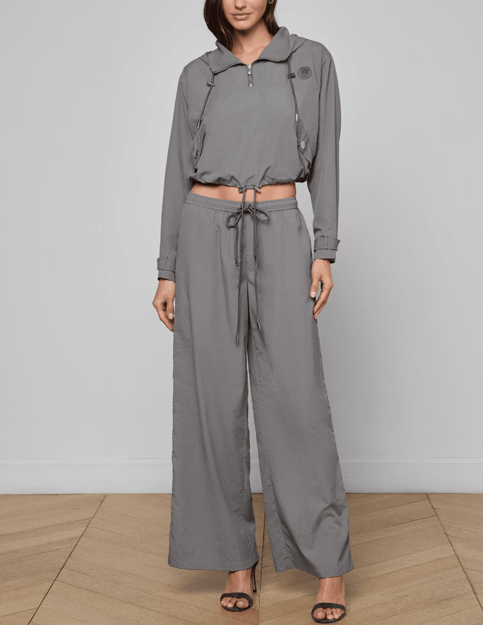 L'Agence - L'AGENCE Bronwyn Cropped Windbreaker in Medium Grey - Buy Online