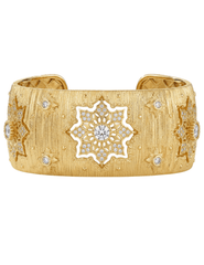 Fleur de Camélia Sima Textured Bangle in Gold