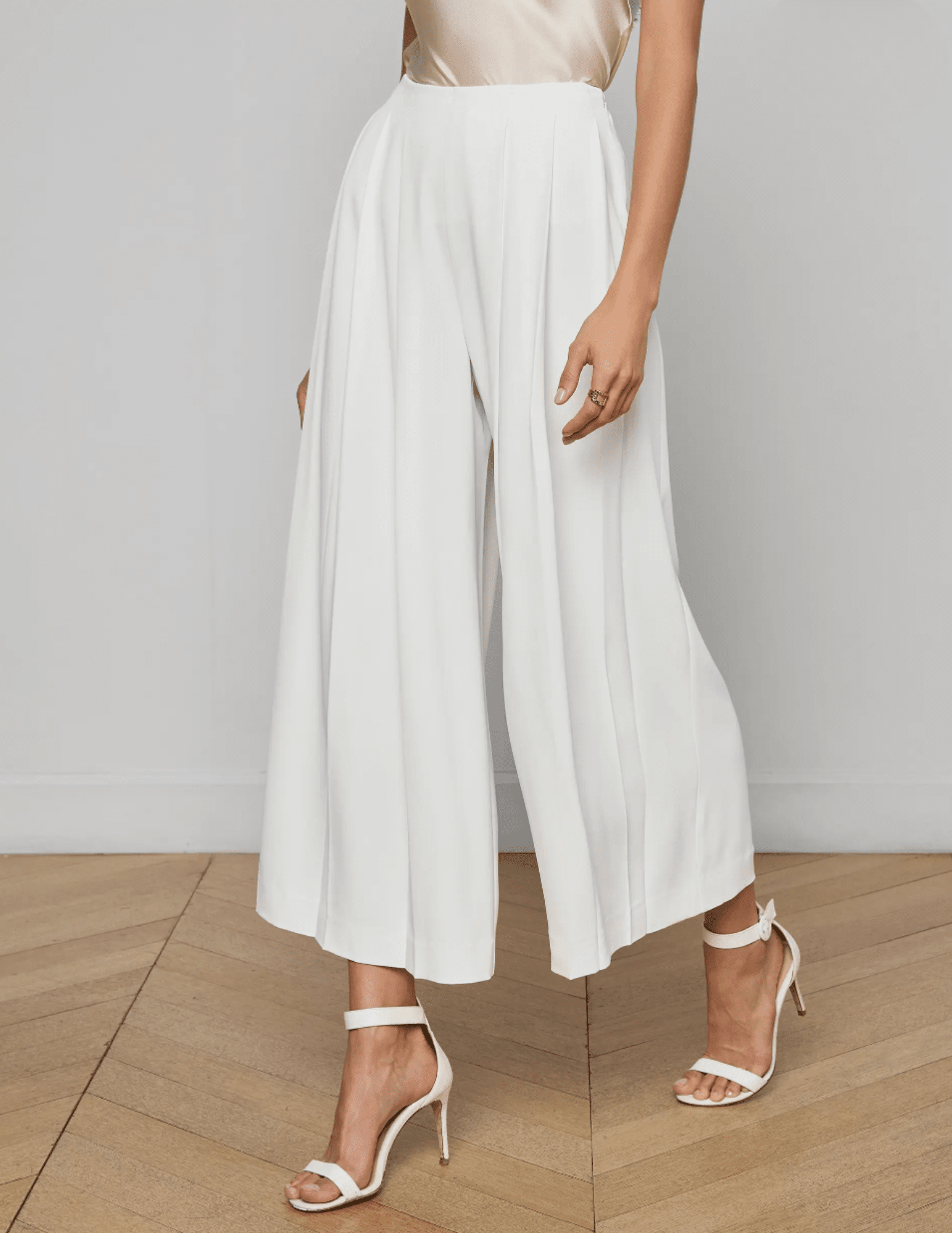 L'AGENCE Novalynn Cropped Pleated Wide Leg Pant – White High-Rise L'AGENCE Novalynn Cropped Pleated Wide Leg Pant – White High-Rise