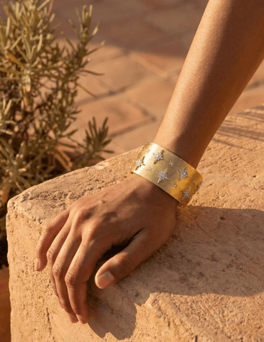 Fleur de Camélia Mia Textured Bangle in Gold