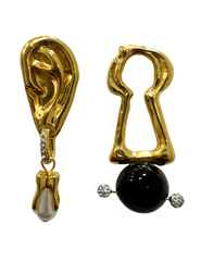 Fleur de Camélia Gwen mismatched earrings in gold with baroque pearl and rhinestones
