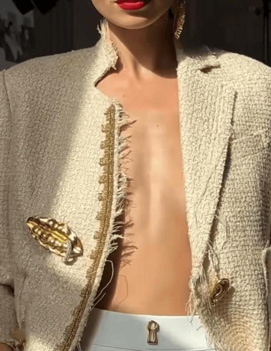 Fleur de Camélia Kylie Pearl Lips Brooch in Gold