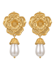 Fleur de Camélia Lala flower earrings in gold with pearl drop