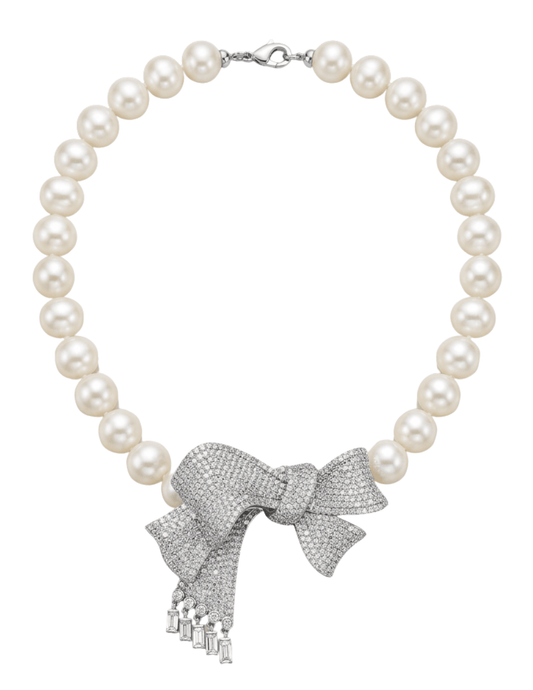 Fleur de Camélia pearl bow necklace ivory and silver front view