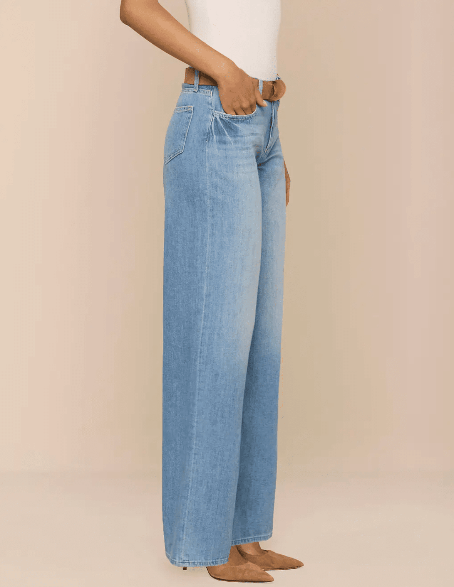 L'AGENCE Alicent High Rise Wide Leg Jeans in Seattle Wash side view