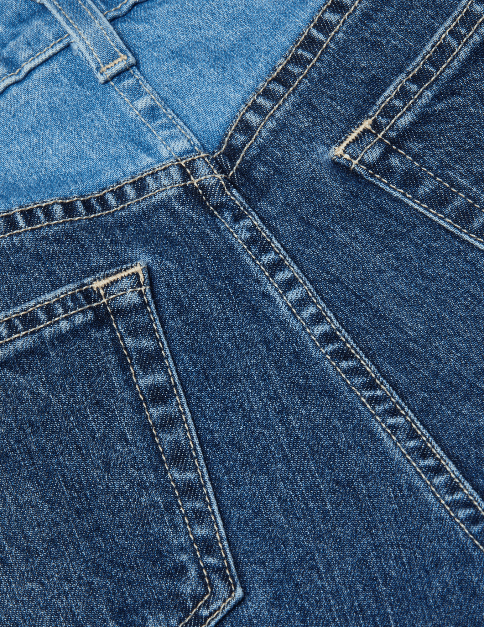 L’AGENCE Beau T-Seam wide leg jeans in Paso with high-rise waist and two-tone contrast-details