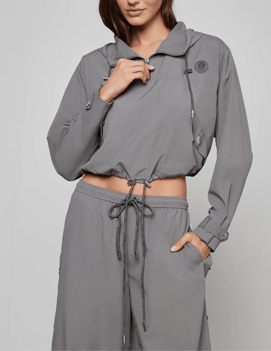L’AGENCE Bronwyn cropped windbreaker in medium grey with hood