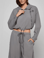 L’AGENCE Bronwyn cropped windbreaker in medium grey with hood