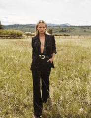 ediorial image of L’AGENCE Chamberlain Velvet Blazer Black Butterfly