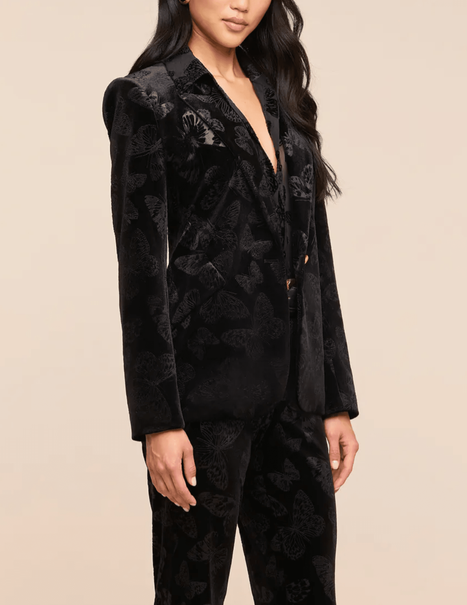 Side view of L’AGENCE Chamberlain Velvet Blazer Black Butterfly
