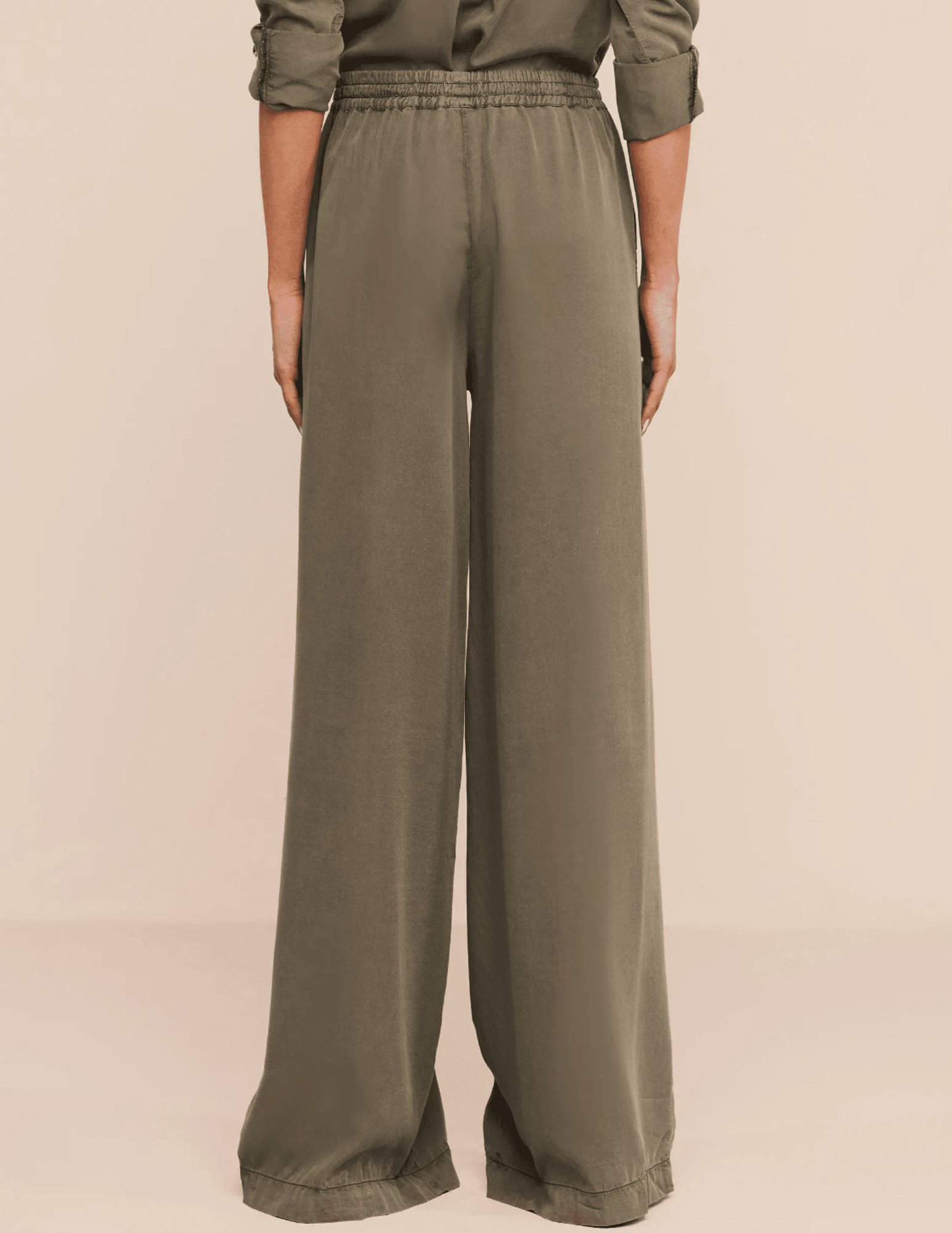 Back view of L'AGENCE Connie drawstring trousers