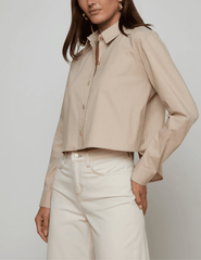 Side view of L’AGENCE Cosette blouse with vent detail