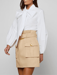 Side view of L’AGENCE Deon white blouse with blouson sleeves