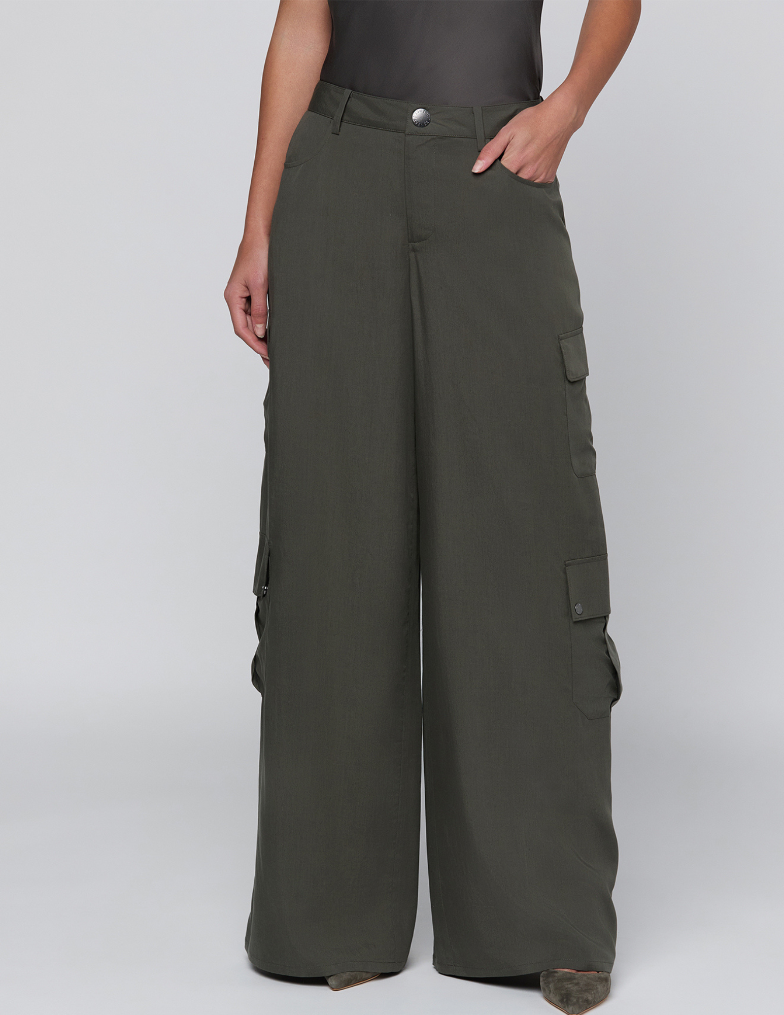 Front view of L'AGENCE Isolde Cargo Pants Ash Olive