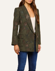 ngled view of L'AGENCE Jayda floral double-breasted blazer showing its tailored longline silhouette.