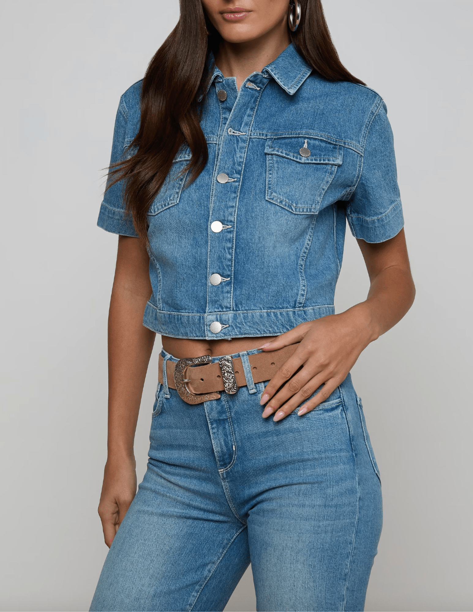 Side view of L'AGENCE Kirstie cropped denim shirt jacket in Calabasas wash