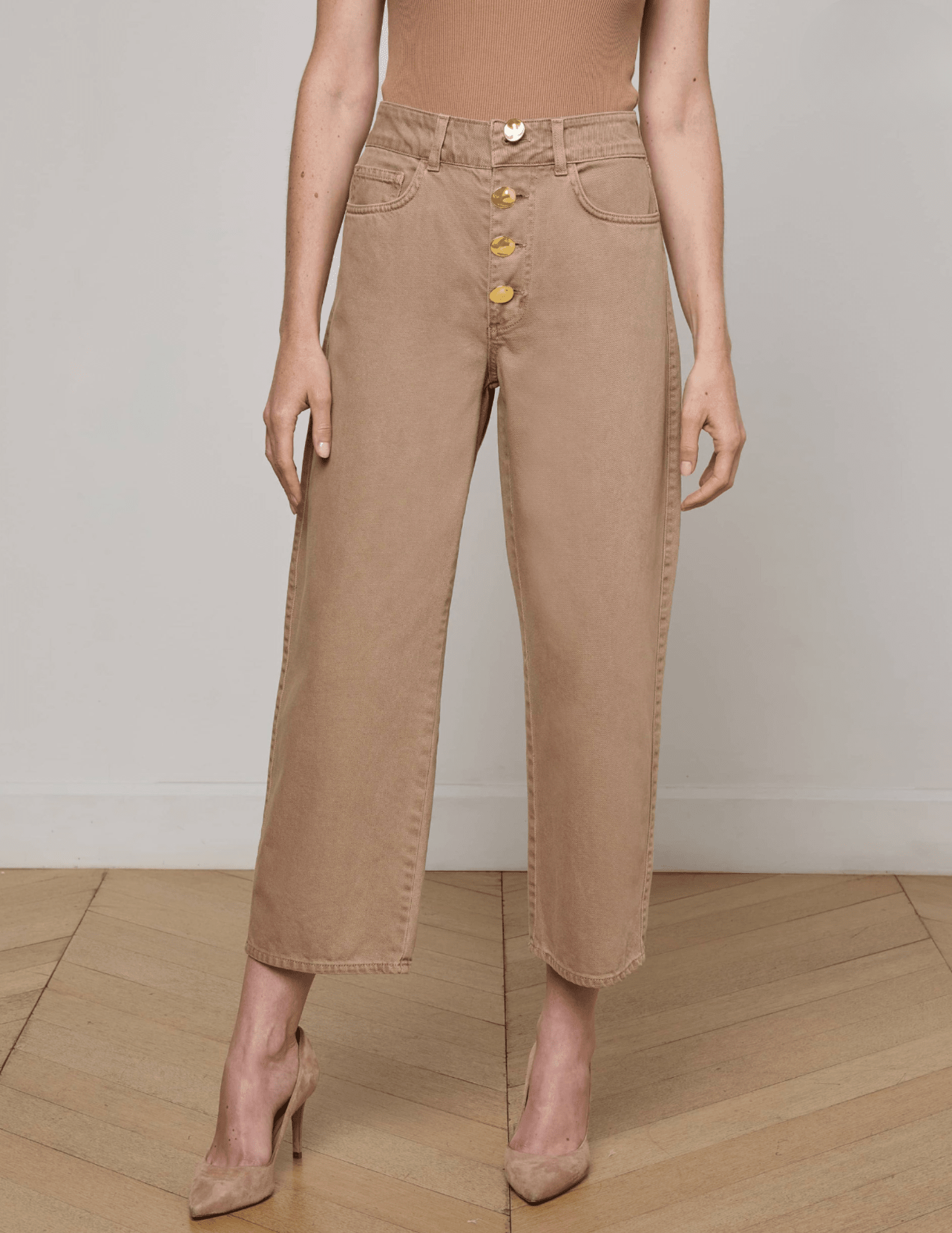 L’AGENCE Liora High Rise Cropped Jean in Dark Cappuccino model front view with gold buttons
