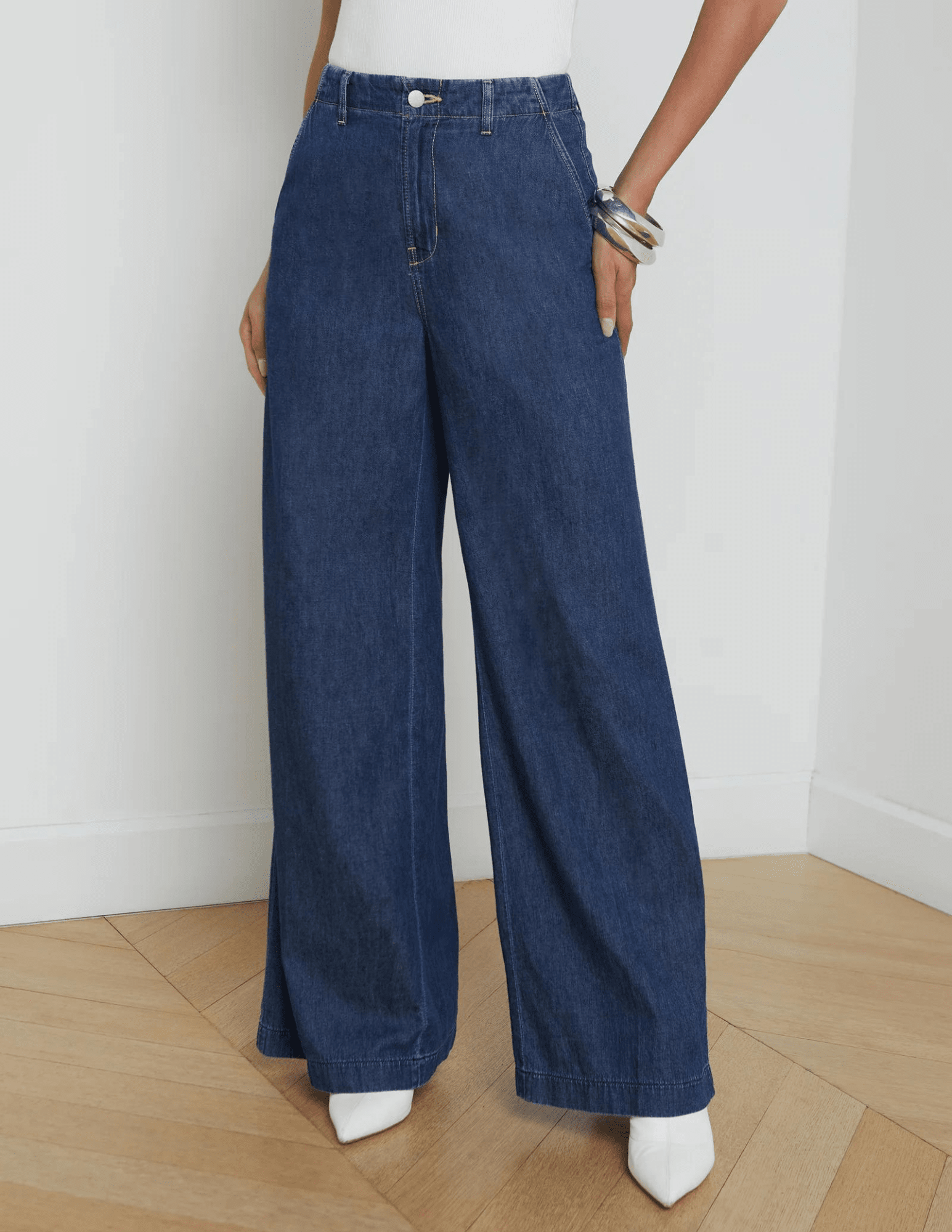 L'AGENCE Runa high rise wide leg jeans in New Haven dark wash, women’s stylish denim with a high waist and flowing wide leg silhouette front model wash